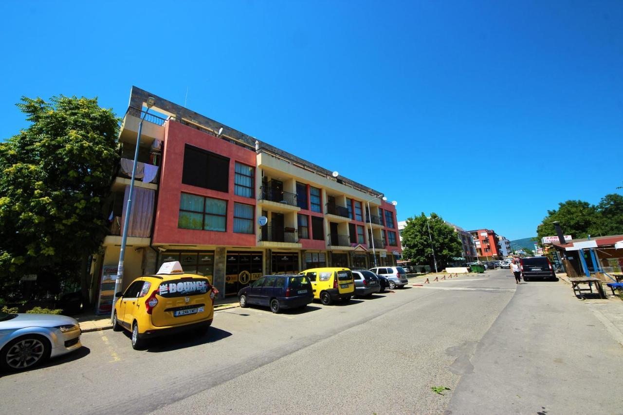 Menada Crystal Park Apartments ซันนีบีช ภายนอก รูปภาพ